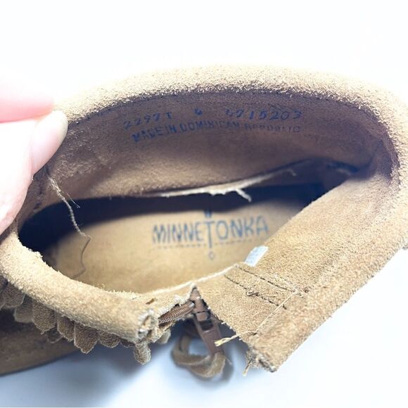 🍋 Minnetonka • Girls’ Double Fringe Side Zip Moccasin Bootie Size 4 - Picture 9 of 9